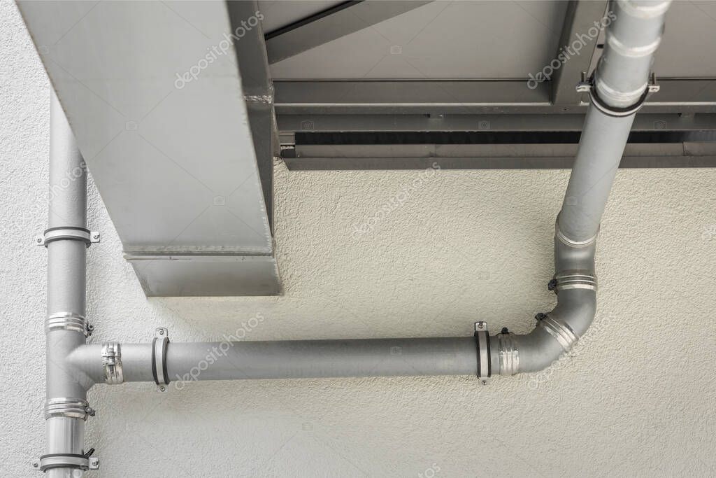 Gouttière en PVC sur façade